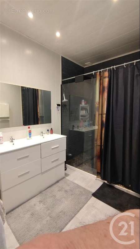 Maison à SAINT-QUENTIN-SUR-COOLE