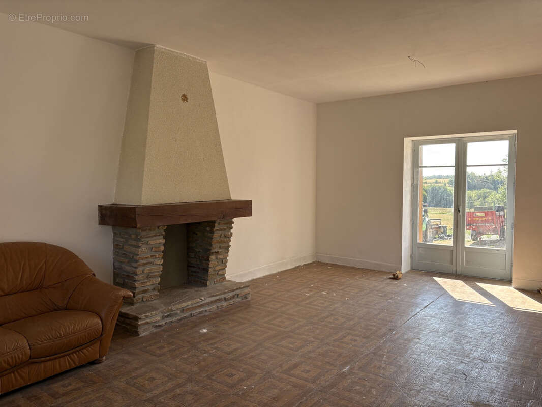 La Porcherie maison de campagne de 6 pièces à restaurer avec un petit jardin et vues - photo 6
