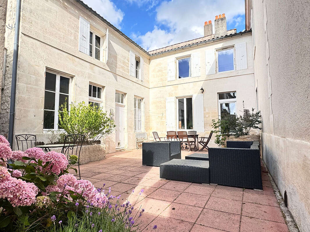 Maison à TONNAY-CHARENTE