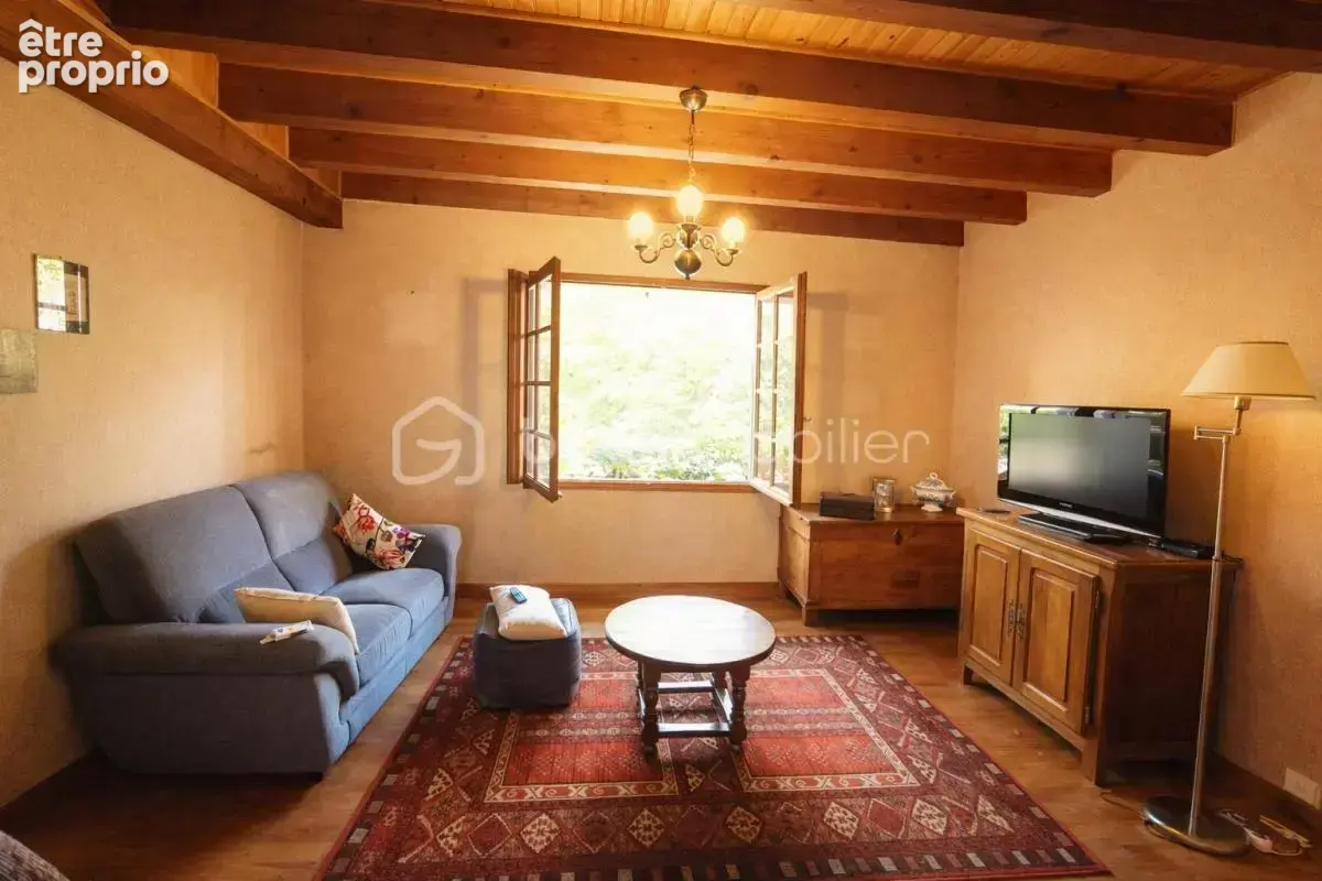 Maison en pierres avec dépendances et terrain – charme, espace et proximité des commodités- Nieul - photo 5