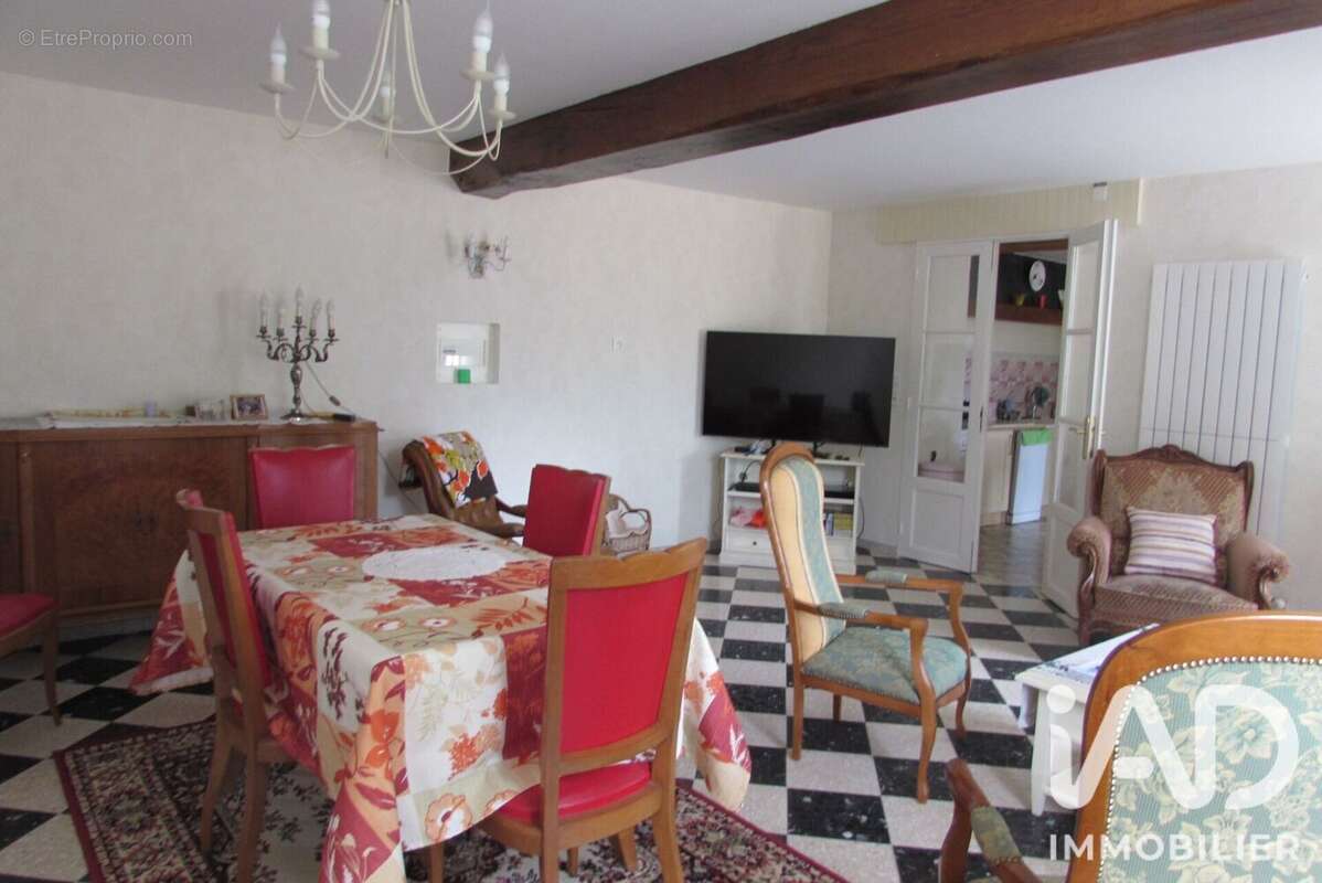 Maison 160 m² à Maulay  - photo 7