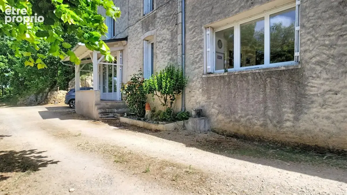 CHAUVIGNY (86)  Propriété composée de deux maisons sur environ 3,5 hectares - photo 2