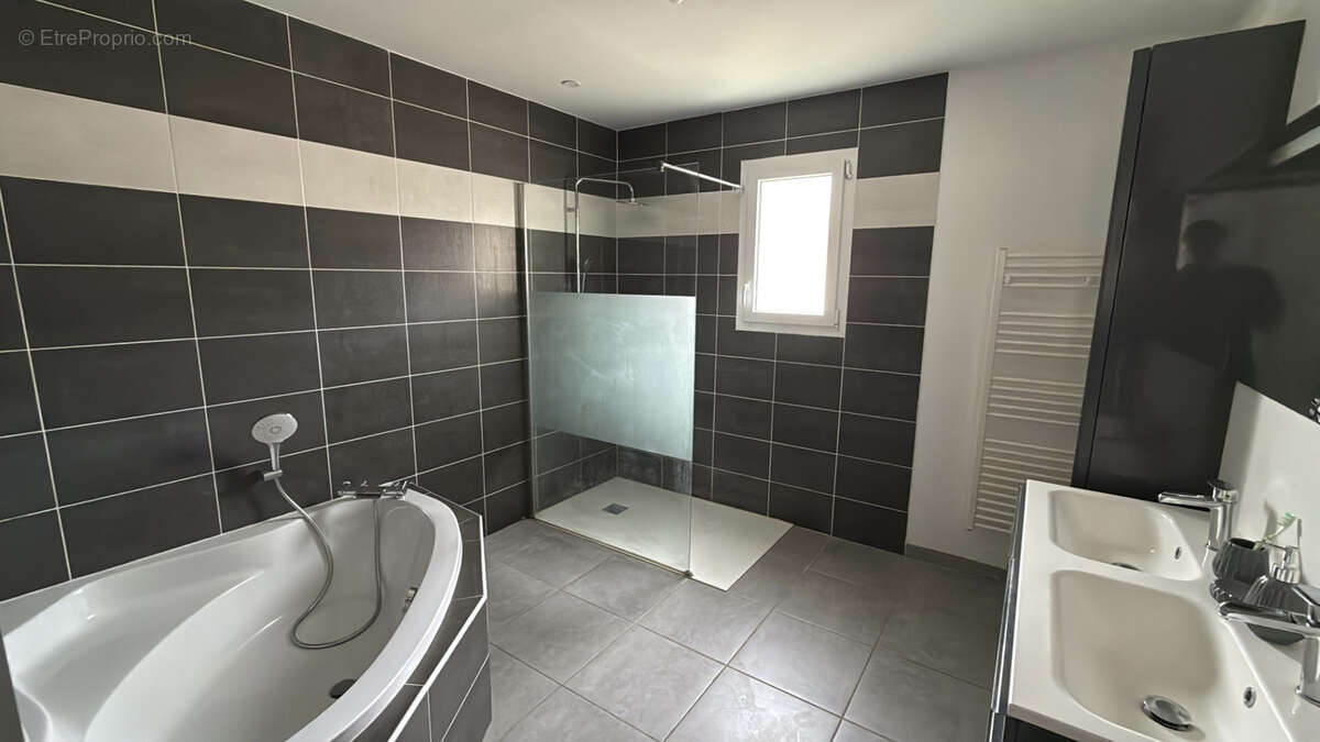 Maison à SAINT-MARCEL-LES-VALENCE