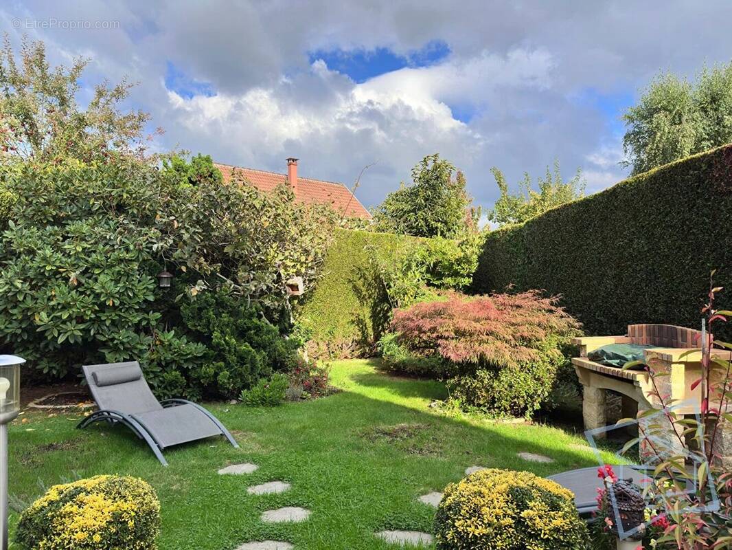 Maison à VOISINS-LE-BRETONNEUX