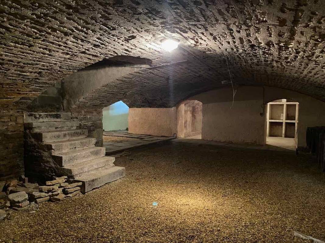 Commerce à SAVIGNY-LES-BEAUNE