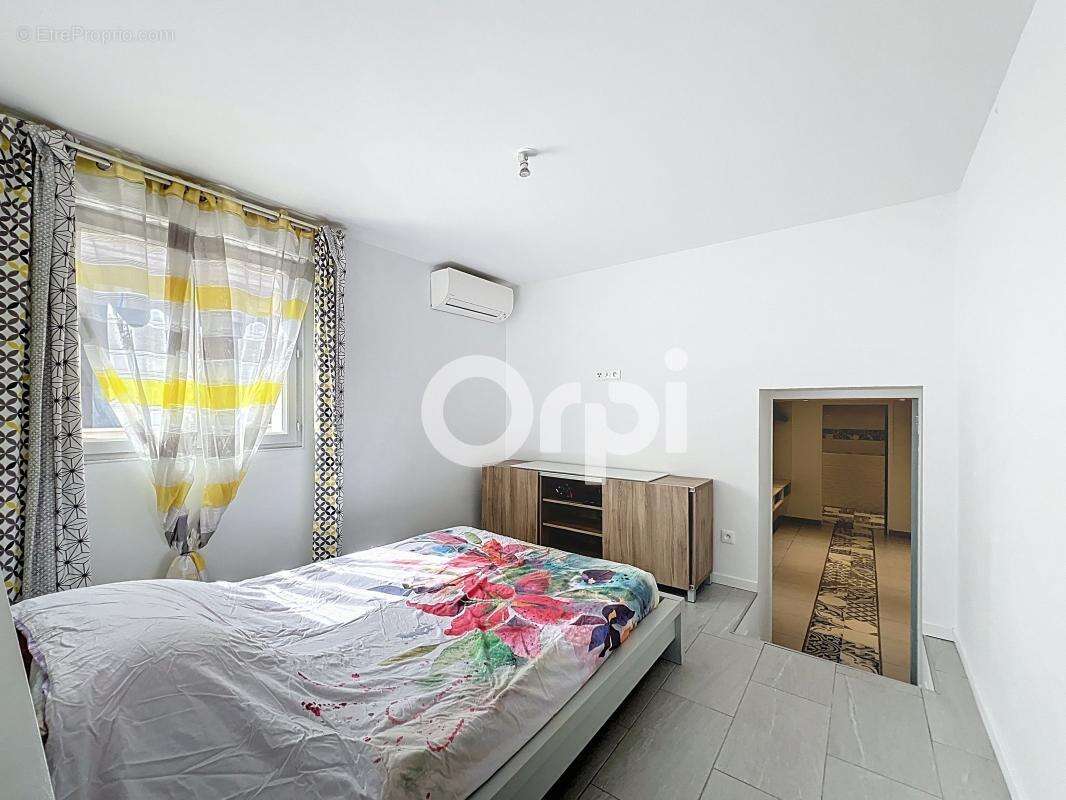 Maison à ROQUEBRUNE-SUR-ARGENS