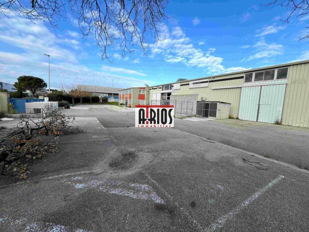 Commerce à LA FARLEDE