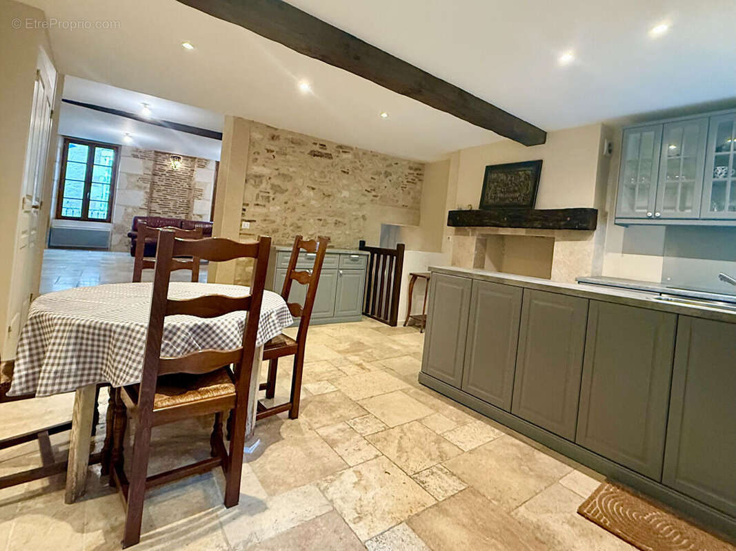 Maison à PUY-L&#039;EVEQUE