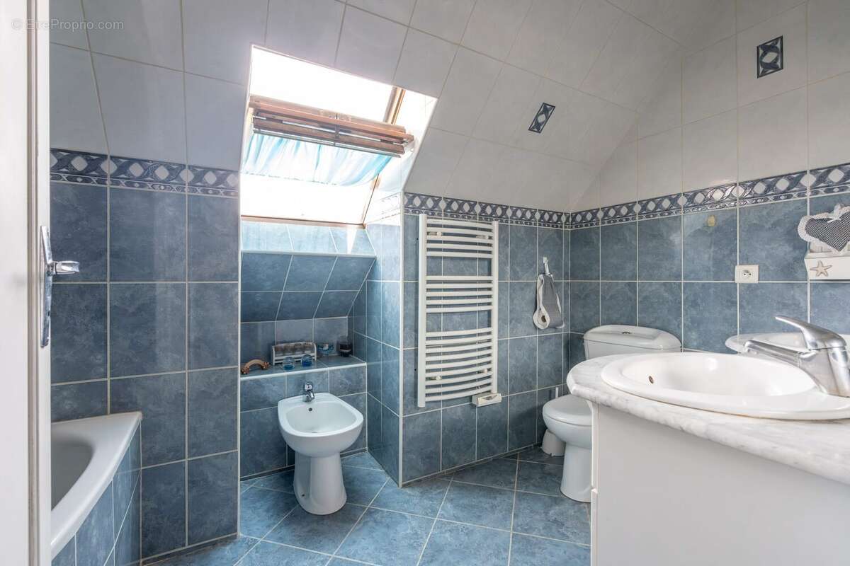 Salle de bains - Maison à PONTAULT-COMBAULT
