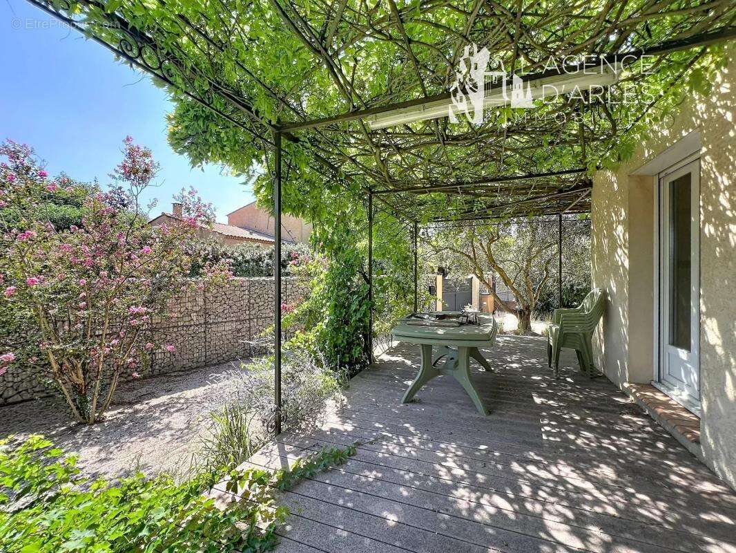 Arles – Maison familiale 157 m² – 5 chambres dont 2 de plain-pied – jardin arboré et clos - photo 5