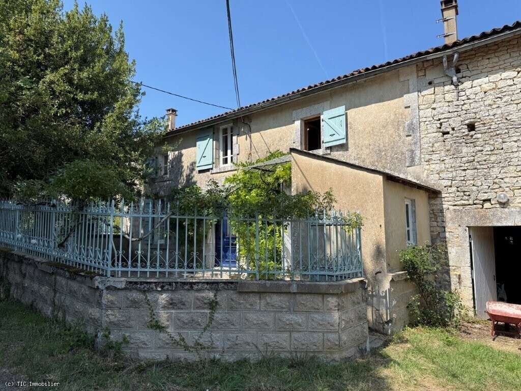 Maison à RUFFEC