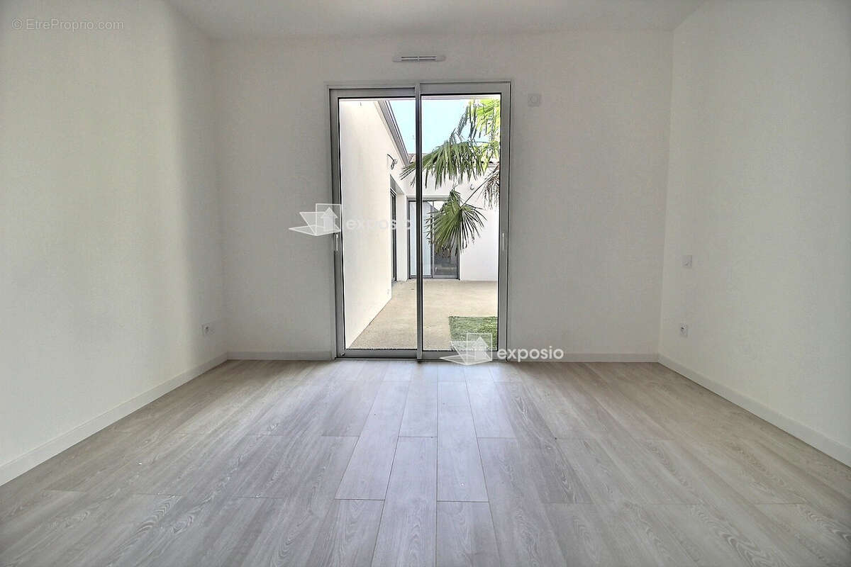 Maison neuve de plain-pied .117 m² .4 chambres . Garage . Terrain 816 m² - photo 8
