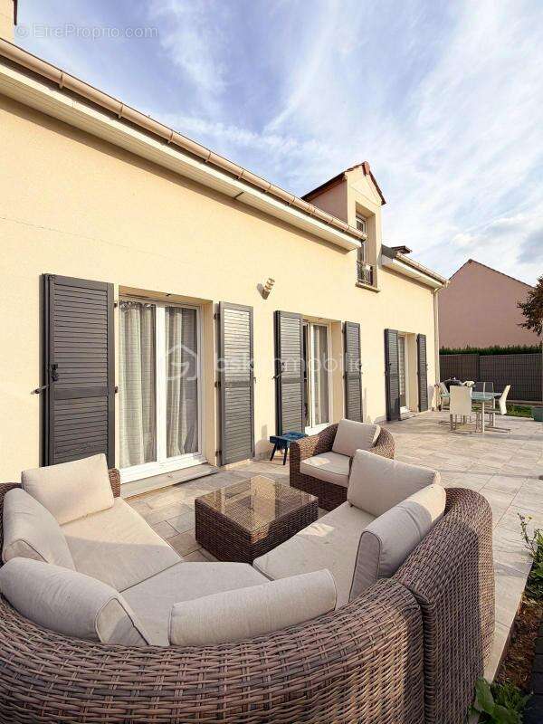 Maison à LE COUDRAY-MONTCEAUX