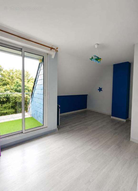 Maison familiale lumineuse 193 m² avec fort potentiel - 4/5 chambres - Grand jardin - photo 11