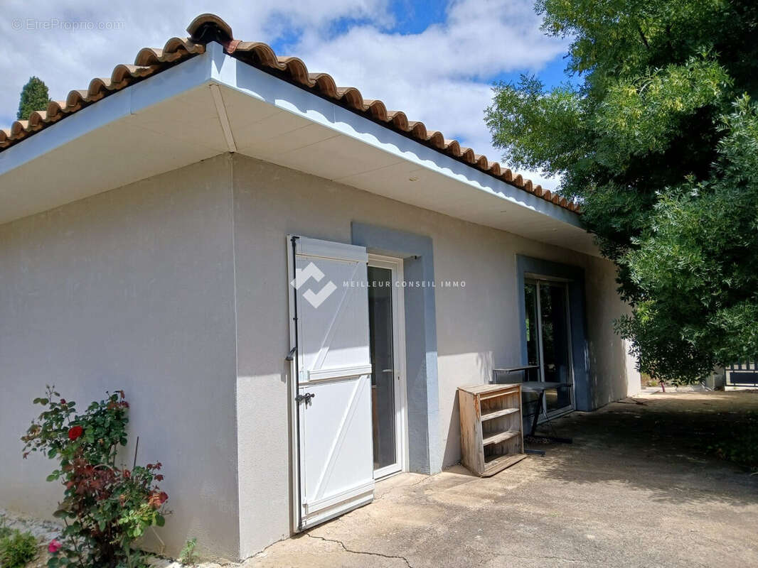 Façade coté séjour et chambre - Maison à ARGELIERS