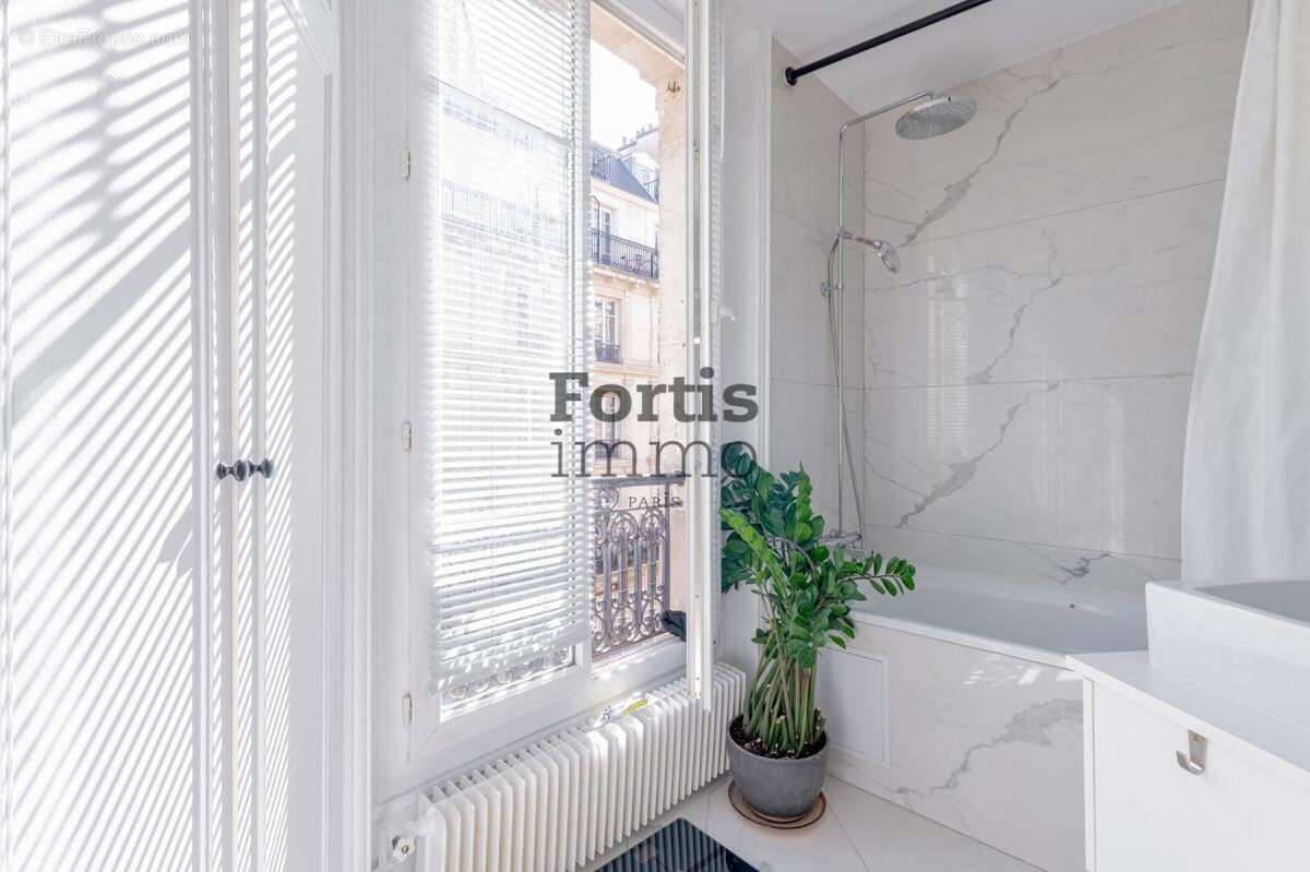 Appartement à PARIS-10E