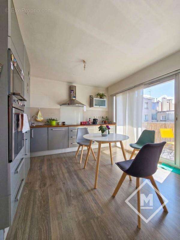 Appartement à MARSEILLE-4E