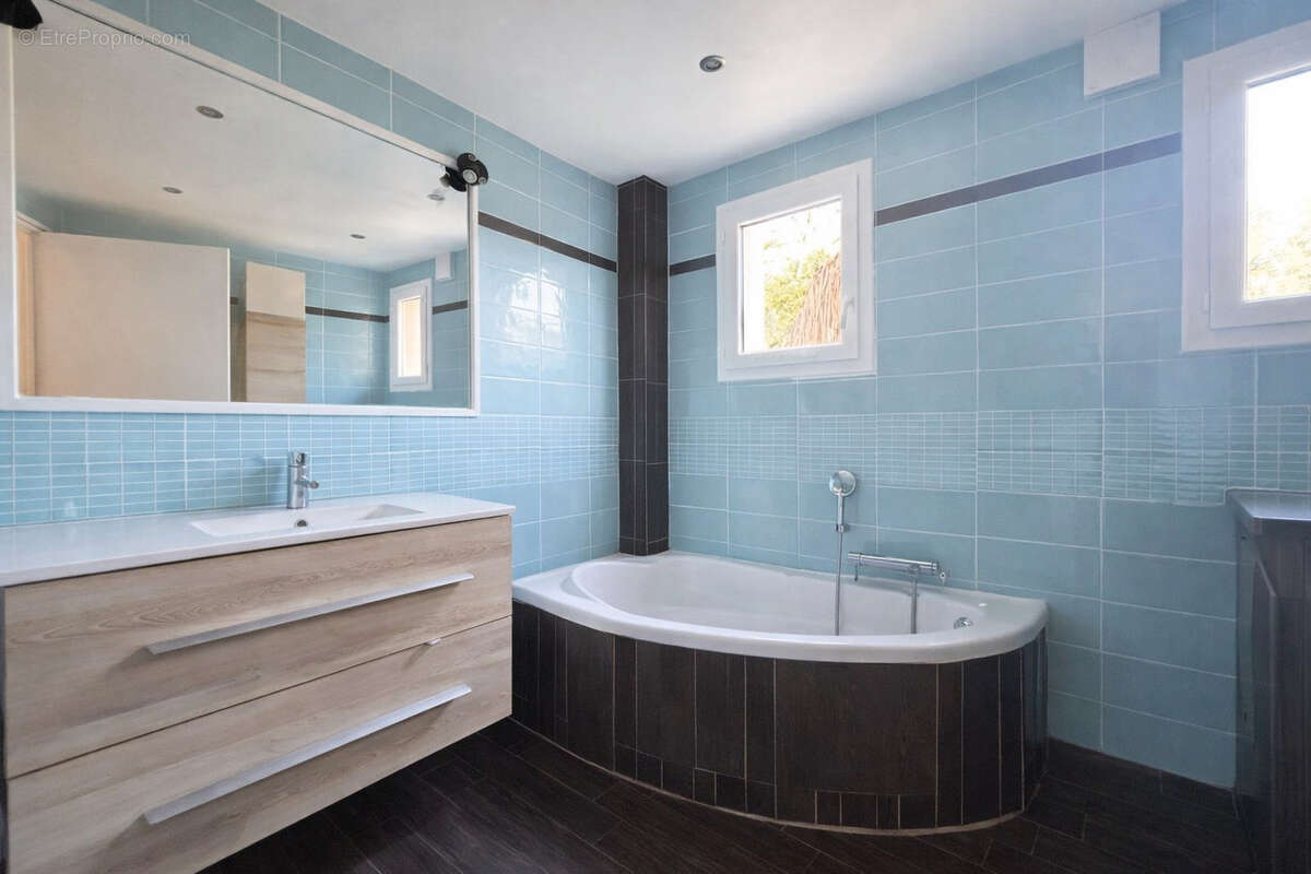 Appartement à ROQUEBRUNE-CAP-MARTIN