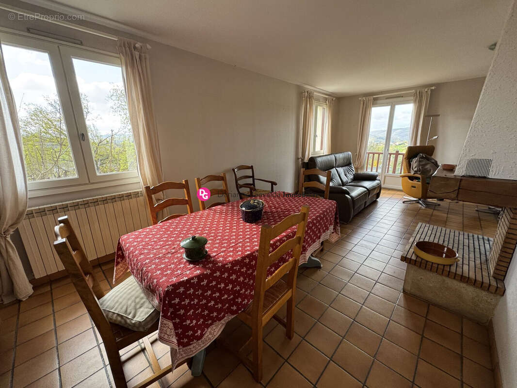 Maison à DECAZEVILLE