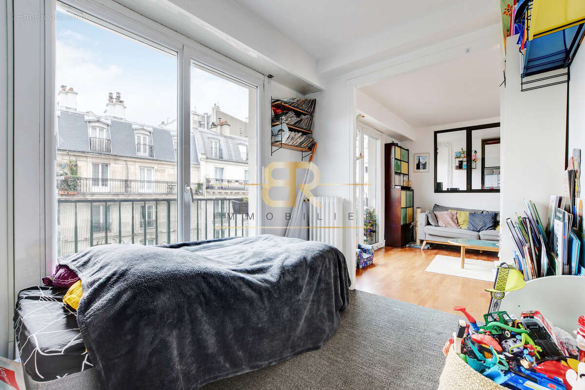 Appartement à PARIS-10E
