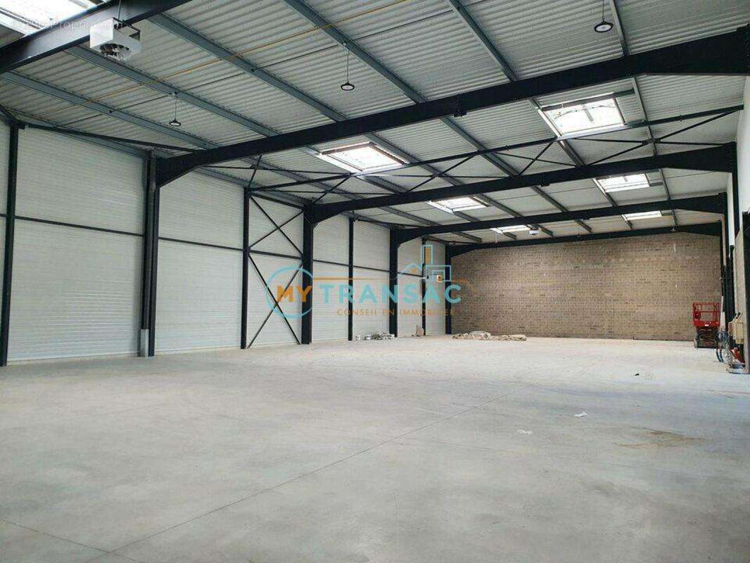 Commerce à SAINT-PIERRE-DU-PERRAY