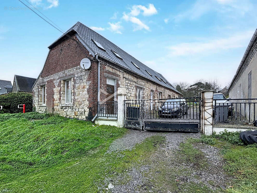 Maison à PUISIEUX-ET-CLANLIEU