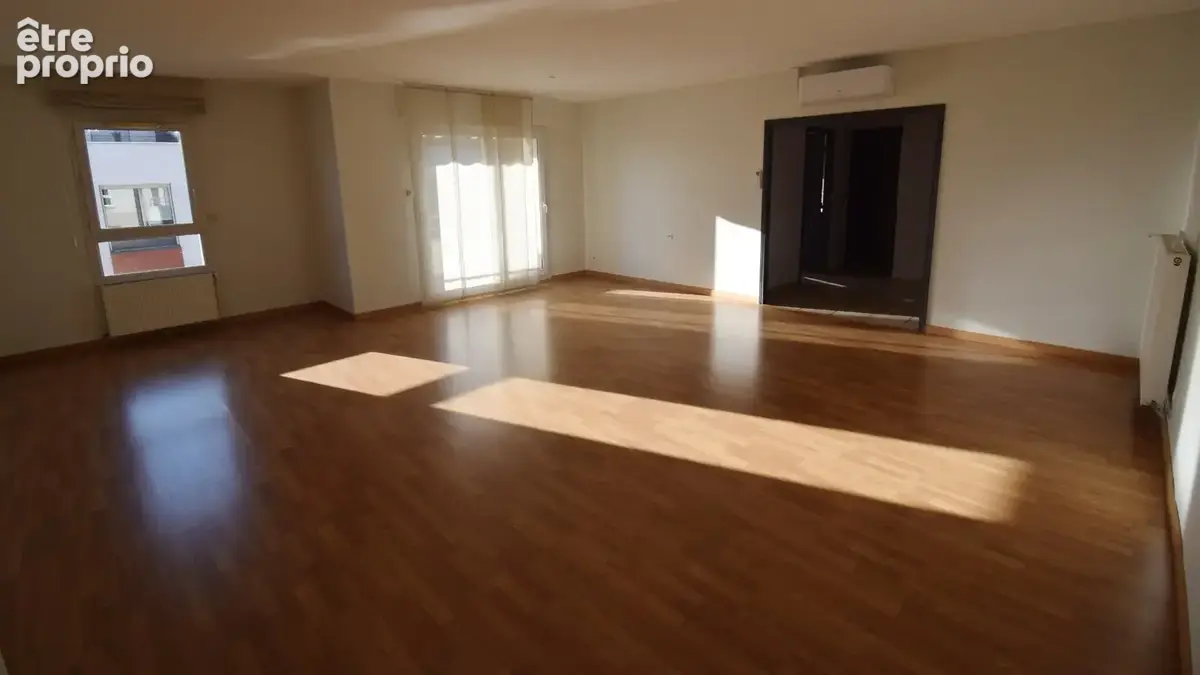 À VENDRE - QUARTIER JEANNE D'ARC - Appartement T5 111,90 m² au dernier étage - photo 4