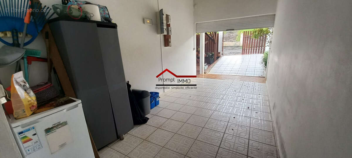 GARAGE - Maison à SAINT-JOSEPH