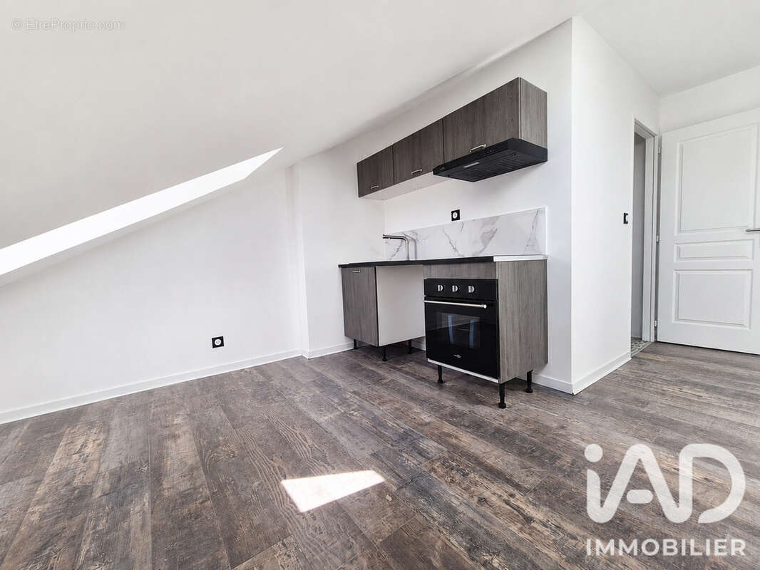 Appartement 290 m² à Charleville-Mezieres  - photo 3
