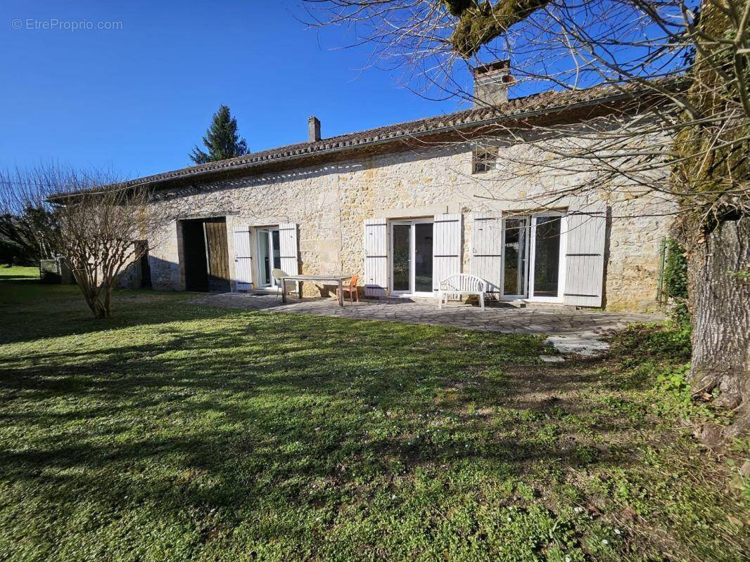 Maison à ANTONNE-ET-TRIGONANT