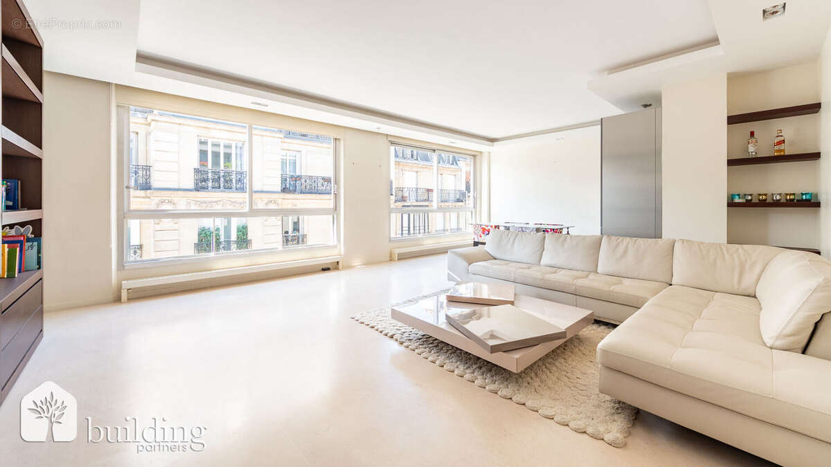 Appartement à PARIS-16E