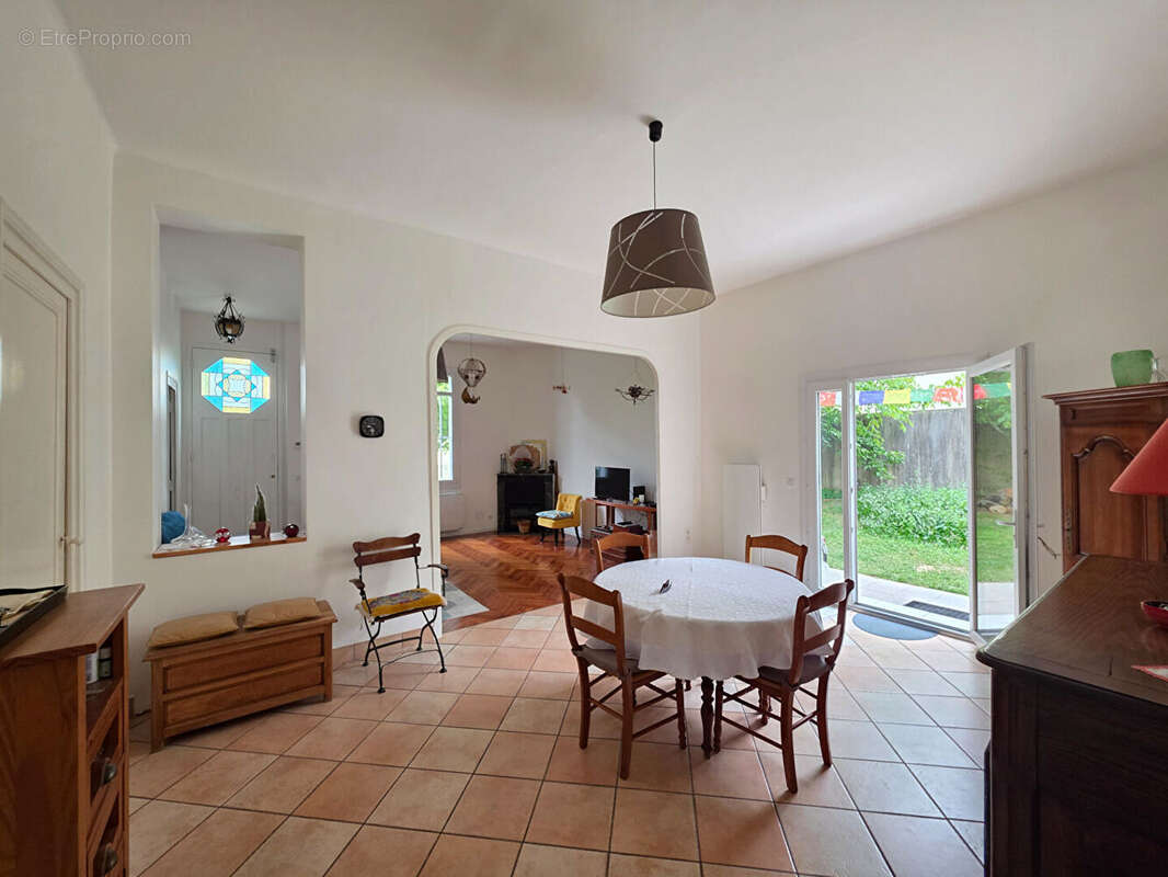 Appartement T3 de 99 m² avec jardin  ? Stationnement 2 véhicules - photo 2