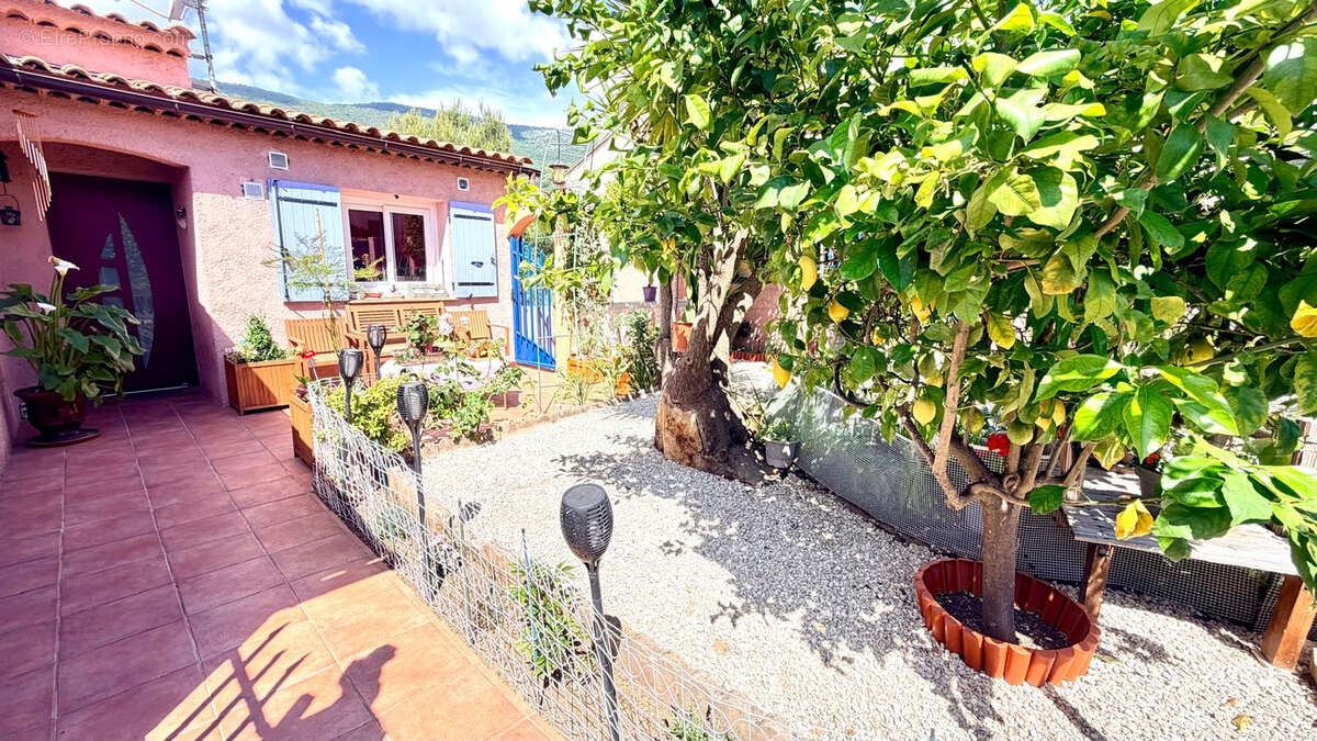 Maison à CARROS