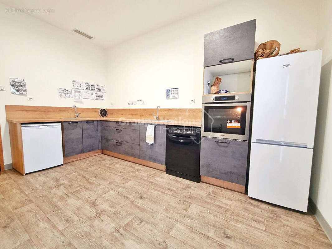 Local commercial (180m²) - Miramas - photo 6