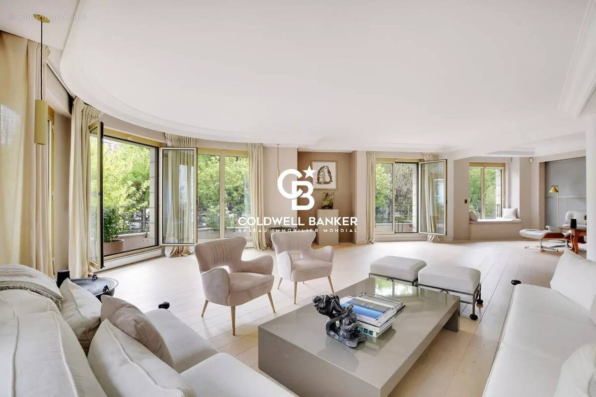 Appartement à PARIS-16E