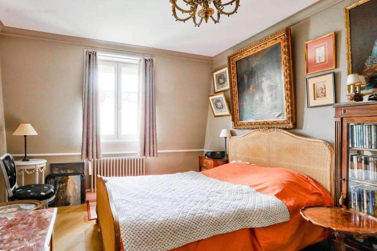 Maison à VILLENEUVE-LA-GARENNE