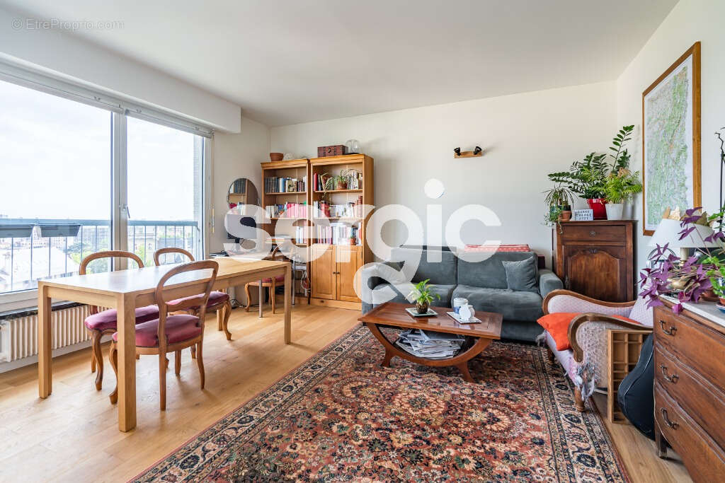 Appartement à PARIS-14E