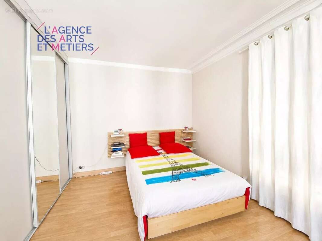 Paris 3e – Haut Marais / Arts-et-Métiers – Grand studio au calme avec ascenseur - photo 3