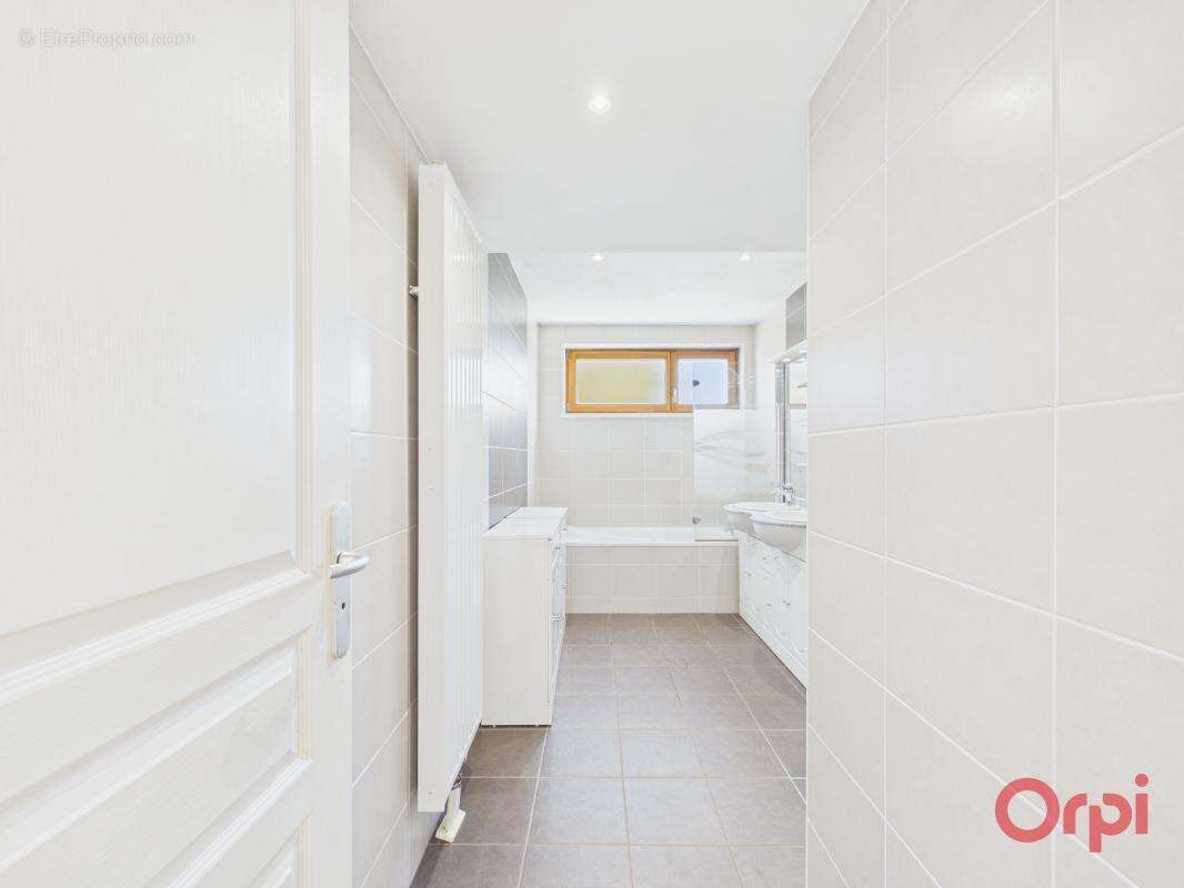 Superbe appartement 4/5 pièces de 103 m² - Terrasse – Lumineux et parfaitement agencé - Garage - photo 8