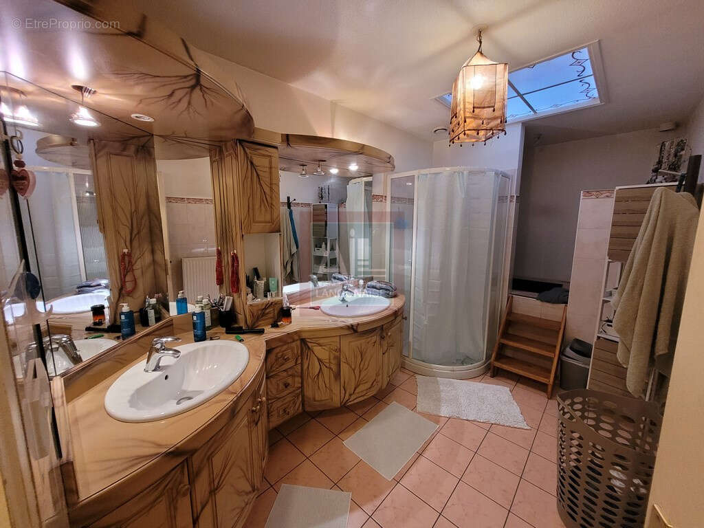 Immeuble habitation + commerce - photo 5