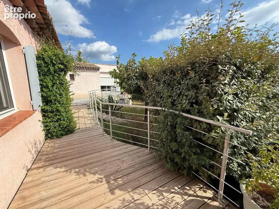Bagnols en foret, villa dominante au calme avec piscine  et appartement independant - photo 25