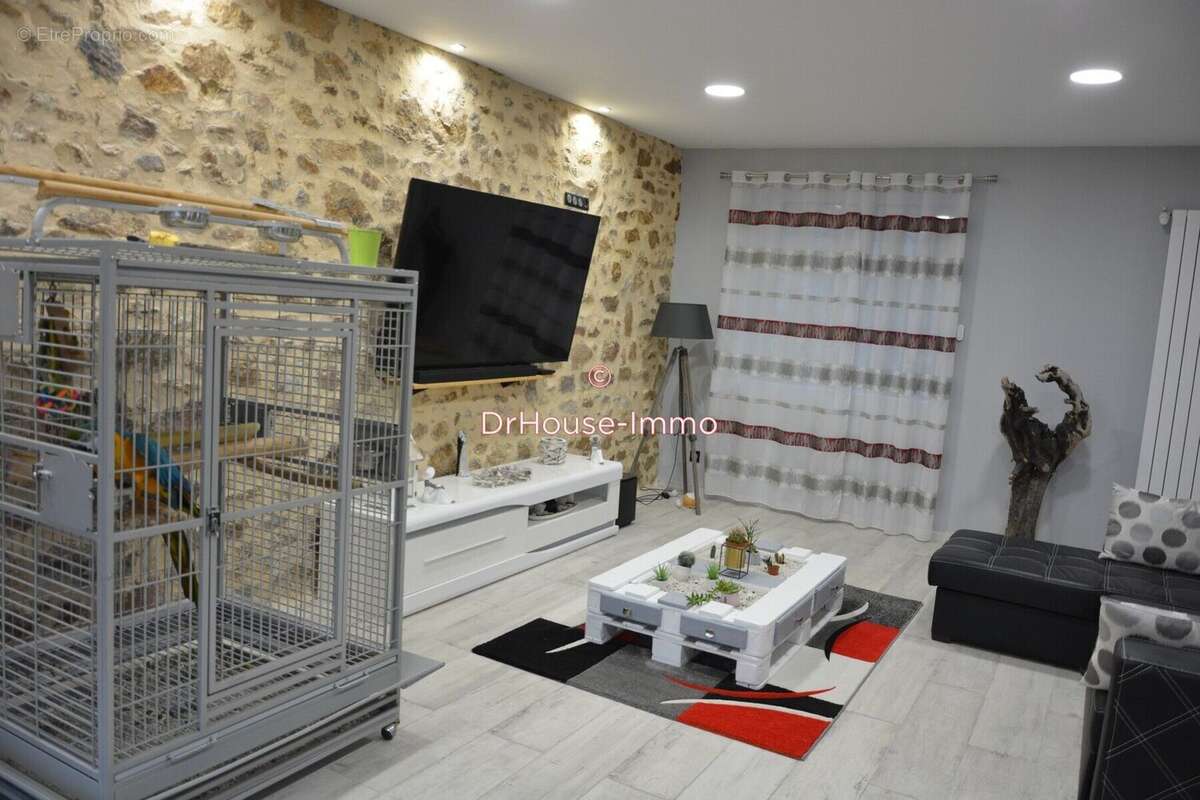 Maison 244 m² à Saint-Martin-Terressus  - photo 6