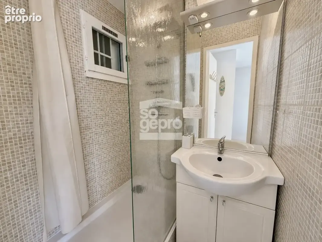 Réf : 2318 - Studio Cabine avec jardin terrasse parking et cellier Mont Saint-Martin Cap d'Agde ! - photo 10