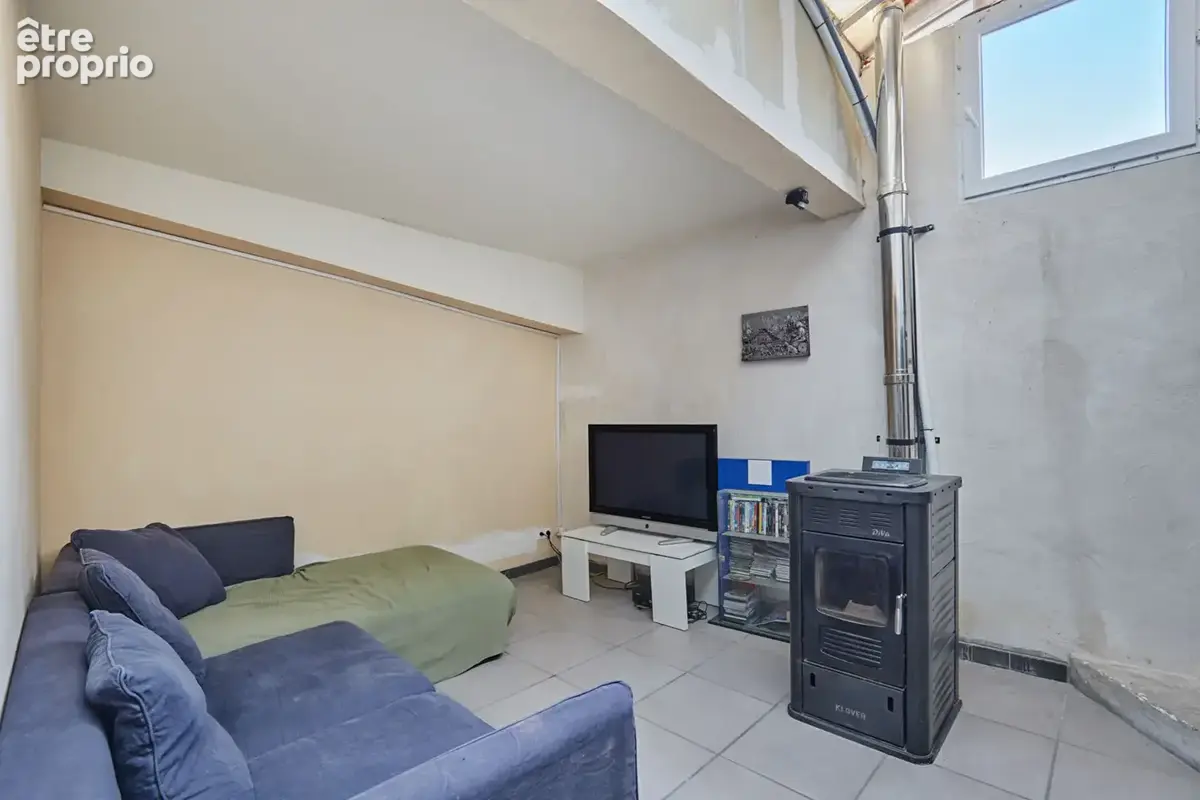 EXCLUSIVITÉ ERA ACTION IMMOBILIER CAZAN, Immeuble de rapport avec local commercial et appartements au coeur de Mallemort - photo 12