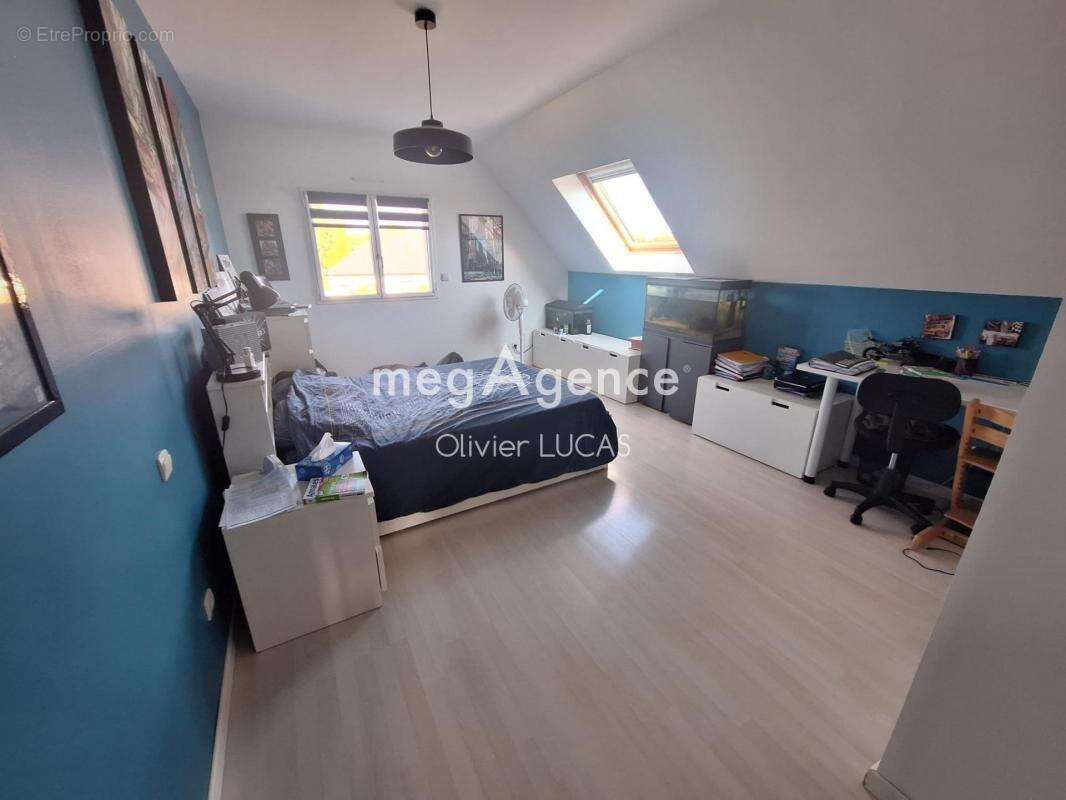 Maison à ILLEVILLE-SUR-MONTFORT