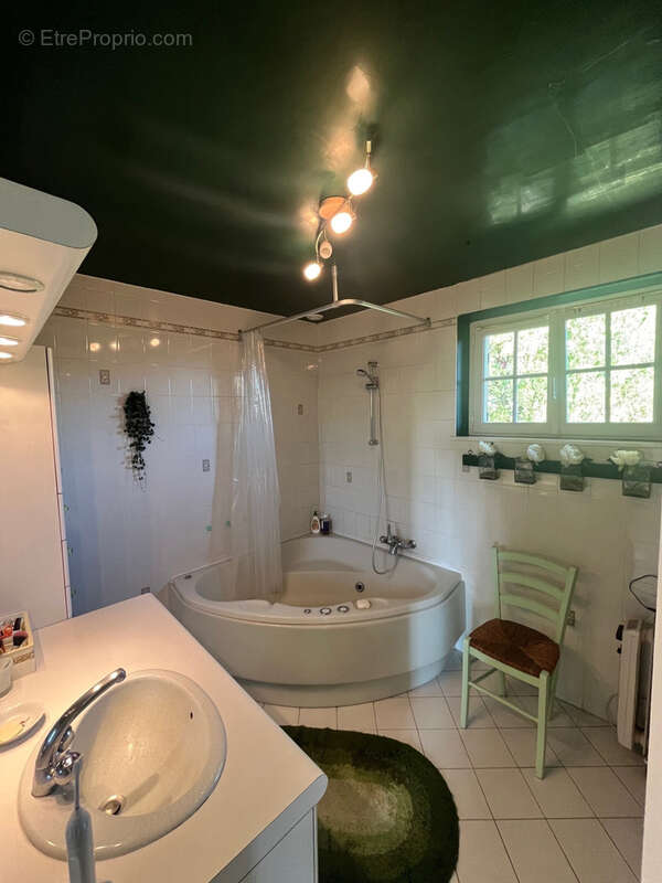 Maison à COURCELLES