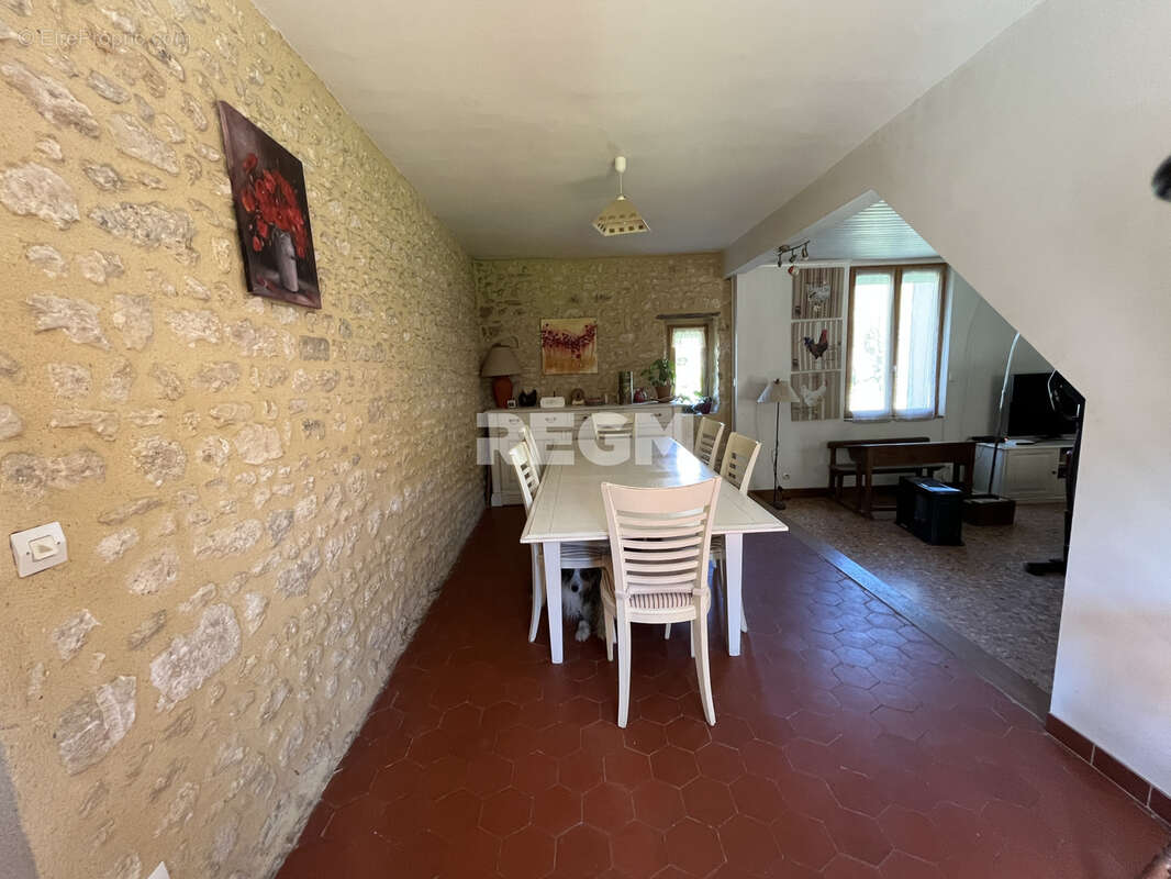 Maison à LA CHAPELLE-LA-REINE