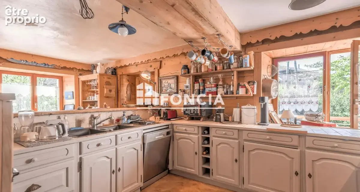 Authentique ferme de caractère avec grange à aménager et vue panoramique sur les montagnes environnantes - photo 4