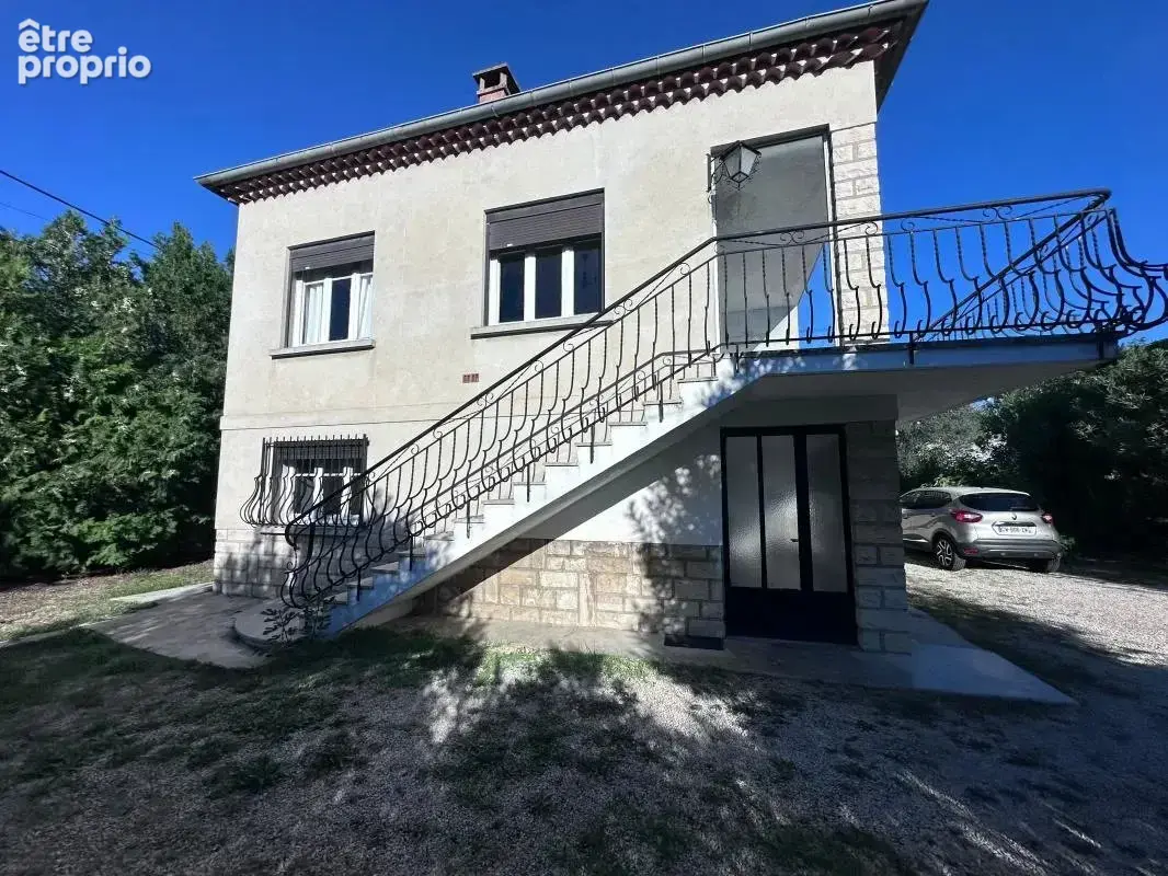 Maison de 160 m2 avec jardin de 844m2 au calme À Vendre - photo 5