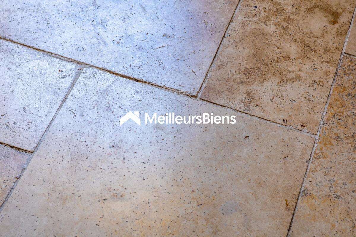 Appartement à ROQUEBRUNE-SUR-ARGENS